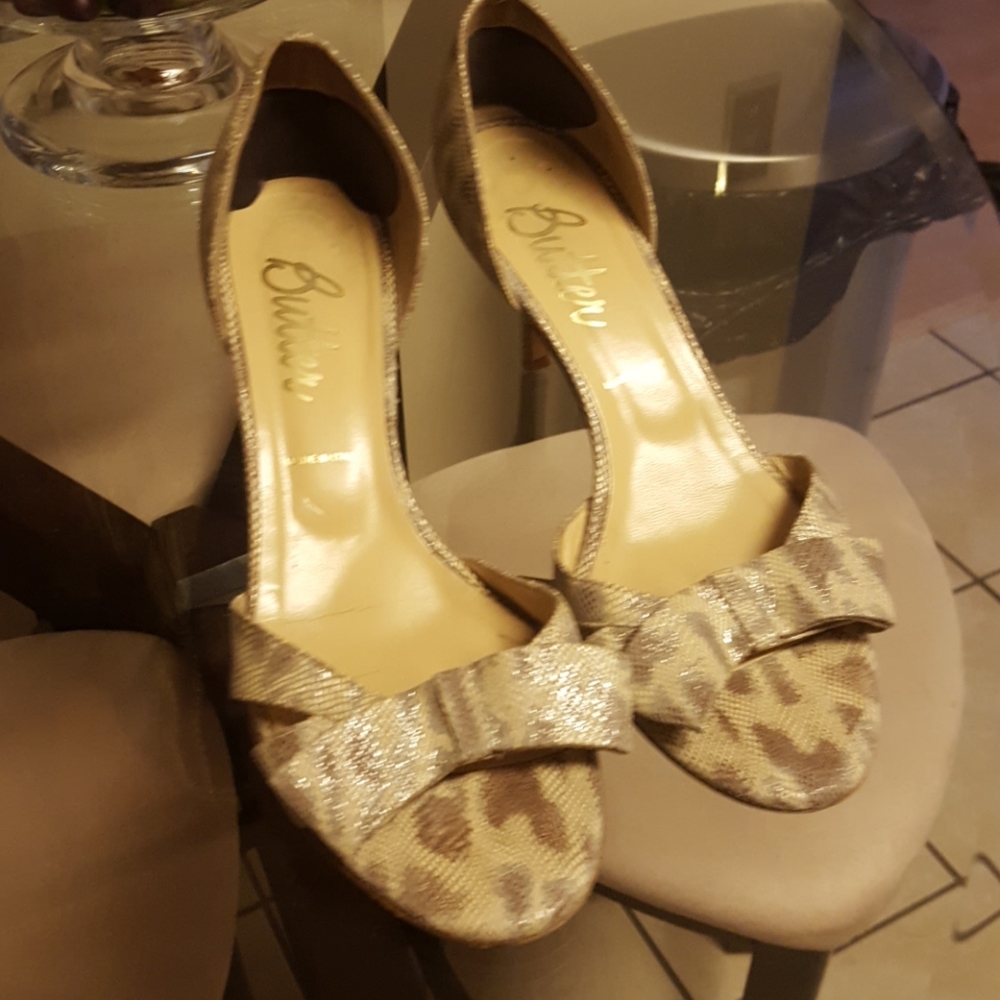 Butter lizard sandal